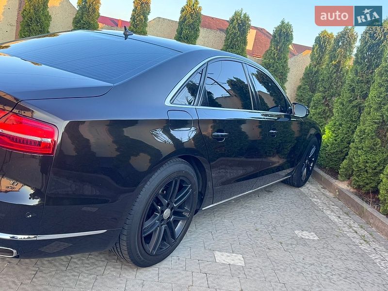 Седан Audi A8 2014 в Трускавці