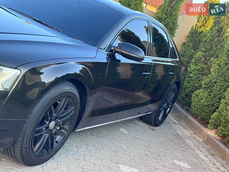 Седан Audi A8 2014 в Трускавці