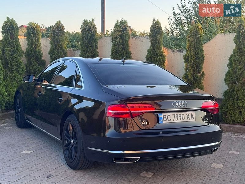 Седан Audi A8 2014 в Трускавці