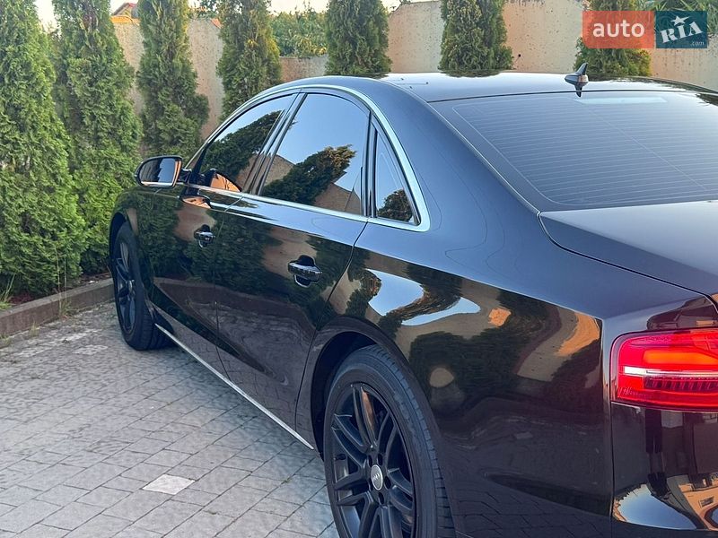 Седан Audi A8 2014 в Трускавці