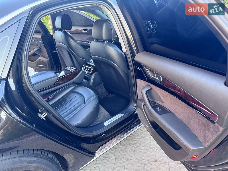 Седан Audi A8 2014 в Трускавці