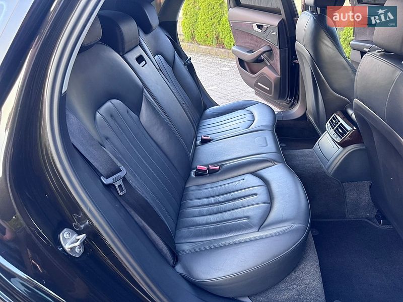 Седан Audi A8 2014 в Трускавці