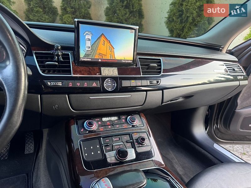 Седан Audi A8 2014 в Трускавці
