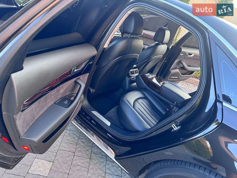 Седан Audi A8 2014 в Трускавці