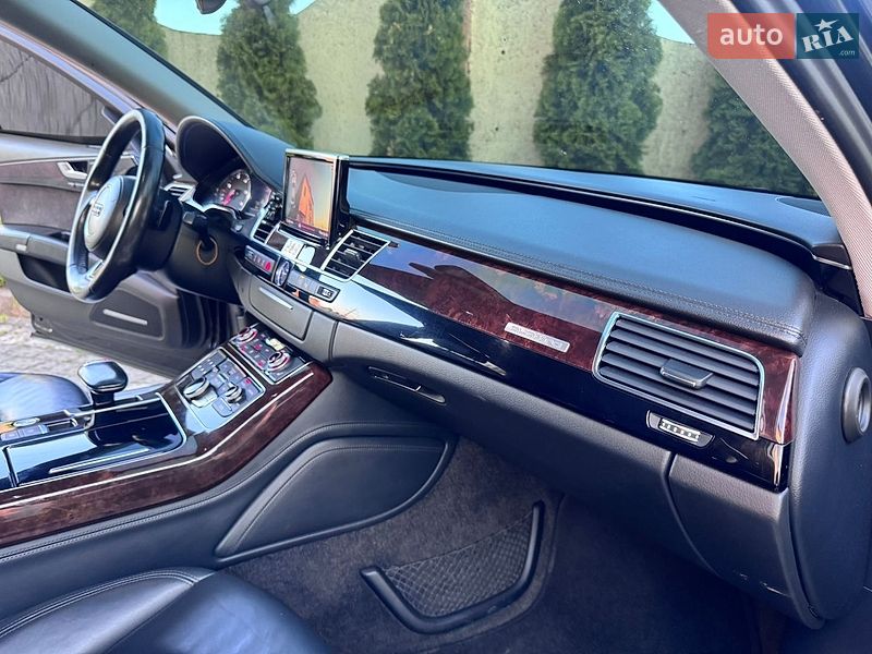 Седан Audi A8 2014 в Трускавці