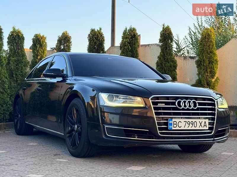 Седан Audi A8 2014 в Трускавці