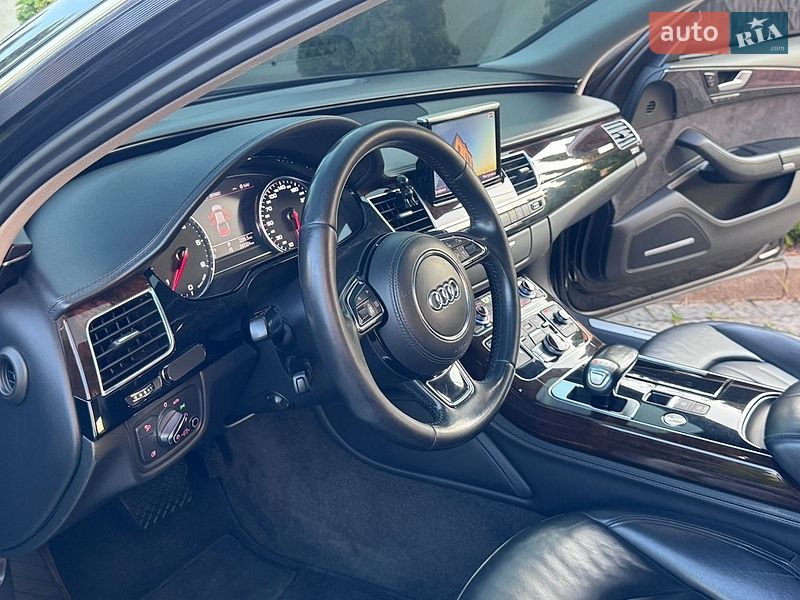 Седан Audi A8 2014 в Трускавці