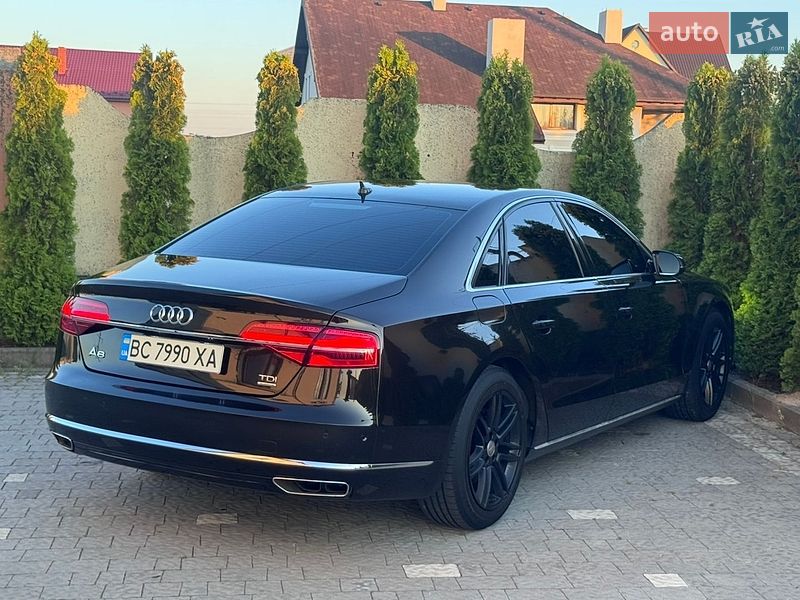 Седан Audi A8 2014 в Трускавці
