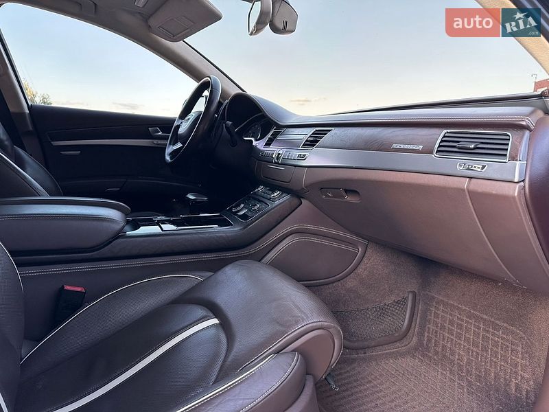 Седан Audi A8 2013 в Днепре