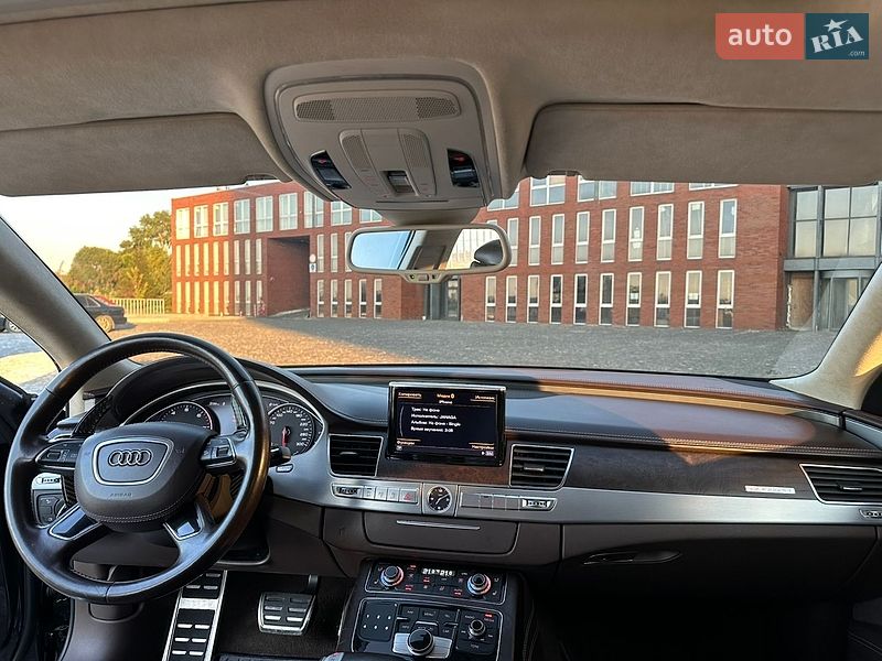 Седан Audi A8 2013 в Днепре