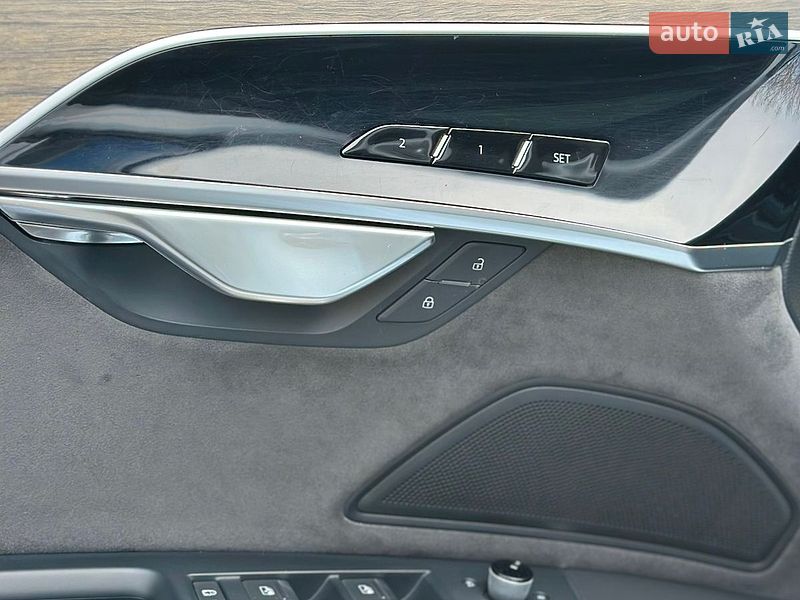 Седан Audi A8 2020 в Киеве