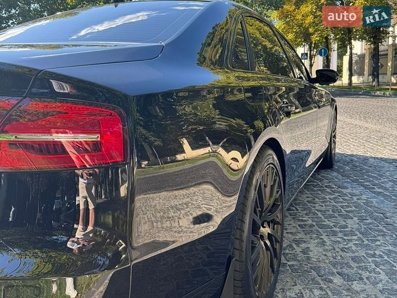 Седан Audi A8 2015 в Дніпрі