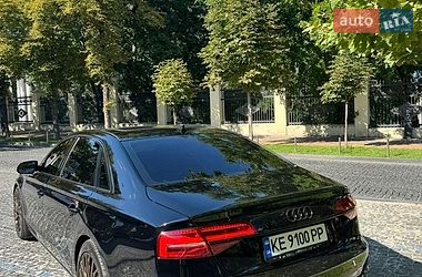 Седан Audi A8 2015 в Дніпрі