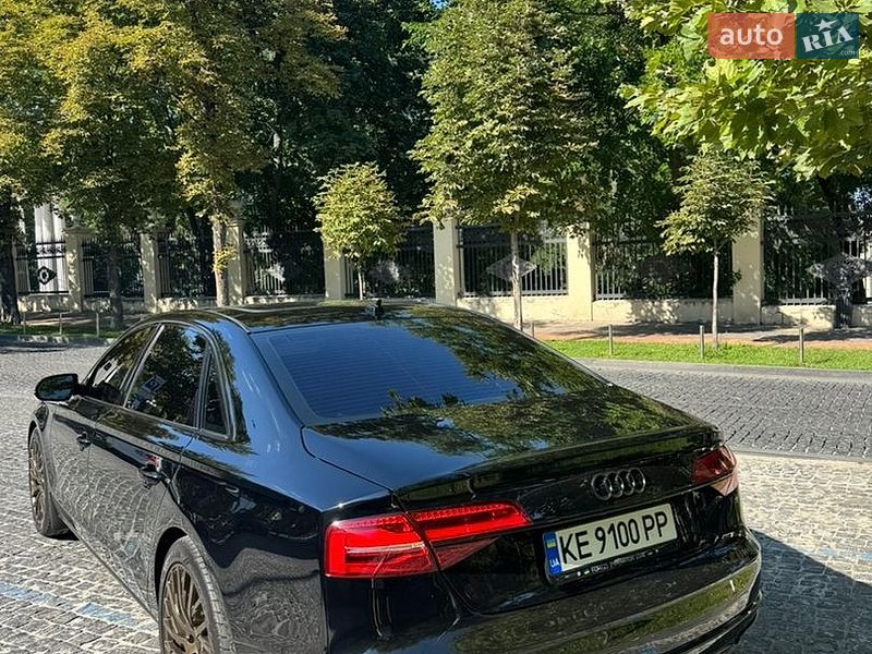 Седан Audi A8 2015 в Дніпрі