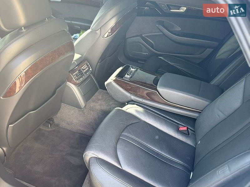 Седан Audi A8 2015 в Дніпрі