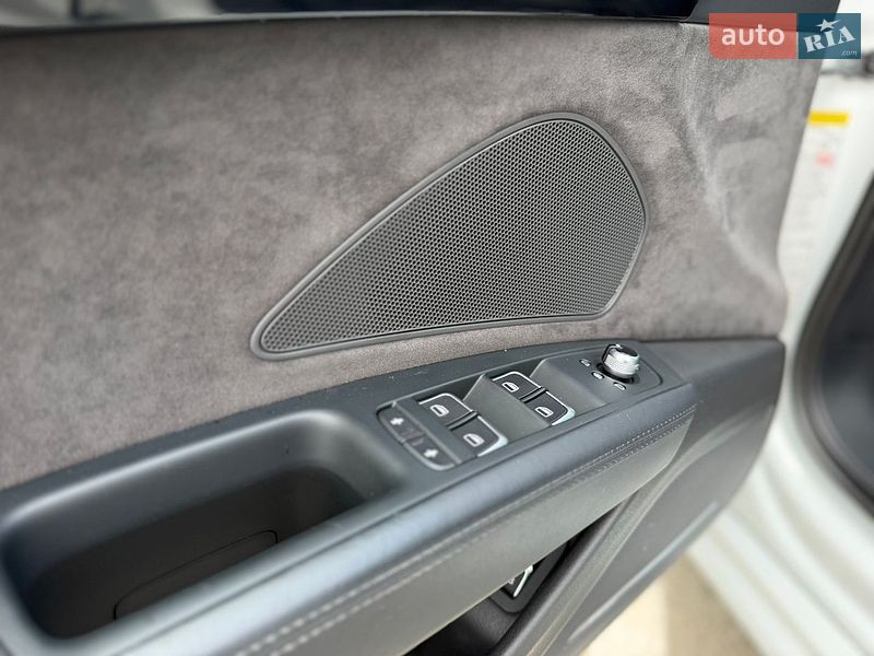 Седан Audi A8 2017 в Киеве