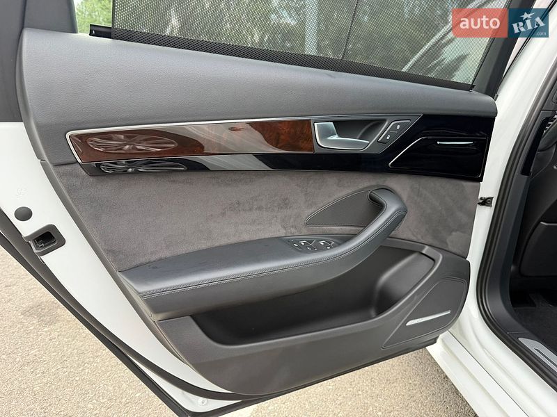 Седан Audi A8 2017 в Киеве