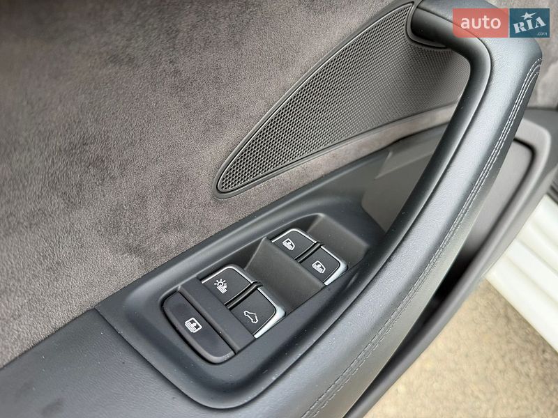 Седан Audi A8 2017 в Киеве