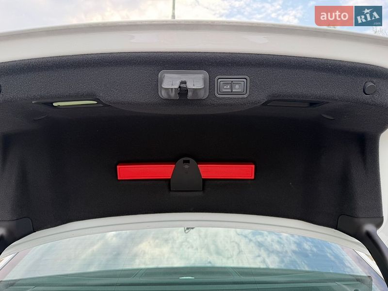 Седан Audi A8 2017 в Киеве