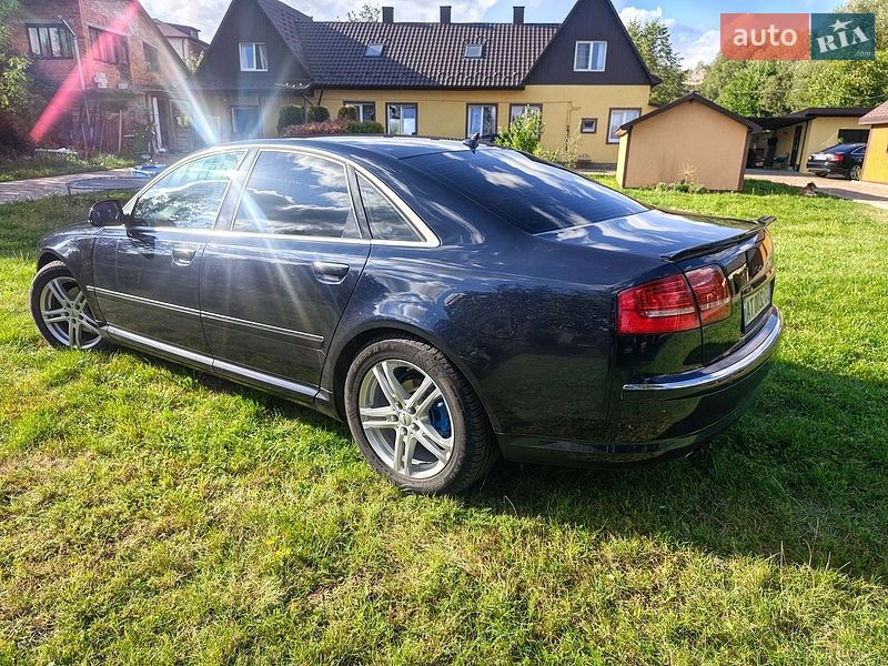 Седан Audi A8 2009 в Долине