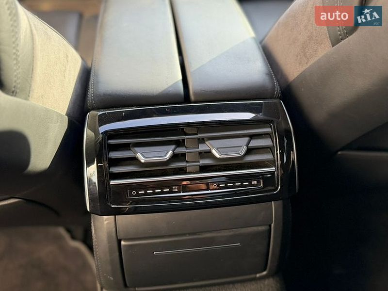 Седан Audi A8 2018 в Виноградове