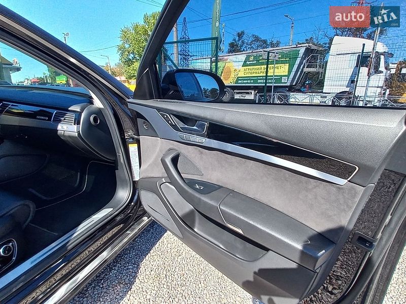 Седан Audi A8 2015 в Кропивницькому