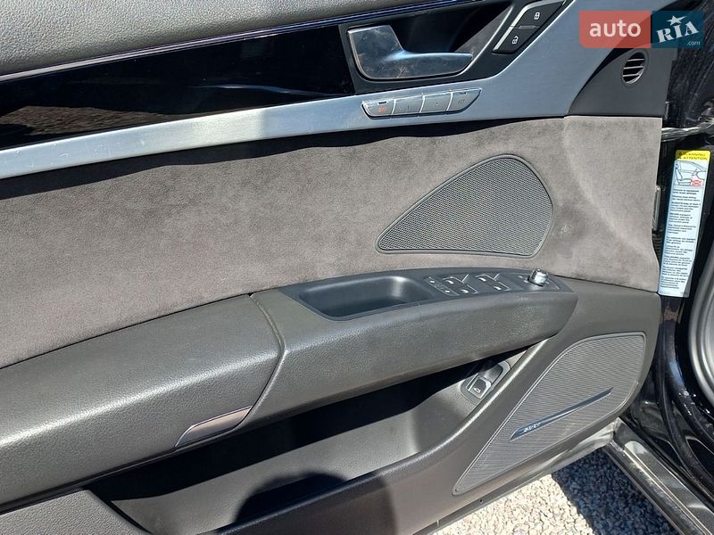 Седан Audi A8 2015 в Кропивницькому