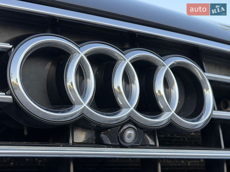 Седан Audi A8 2014 в Одесі