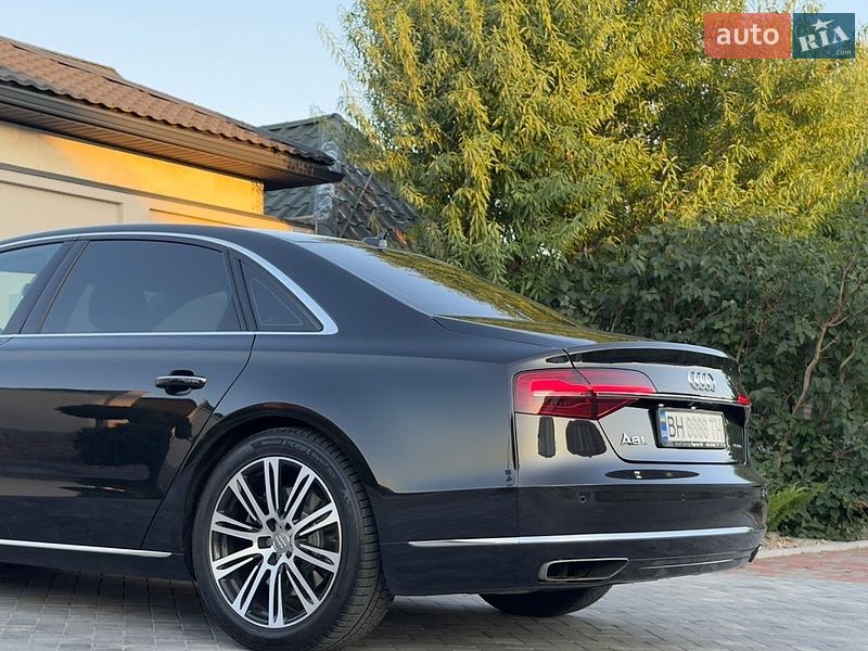 Седан Audi A8 2014 в Одесі