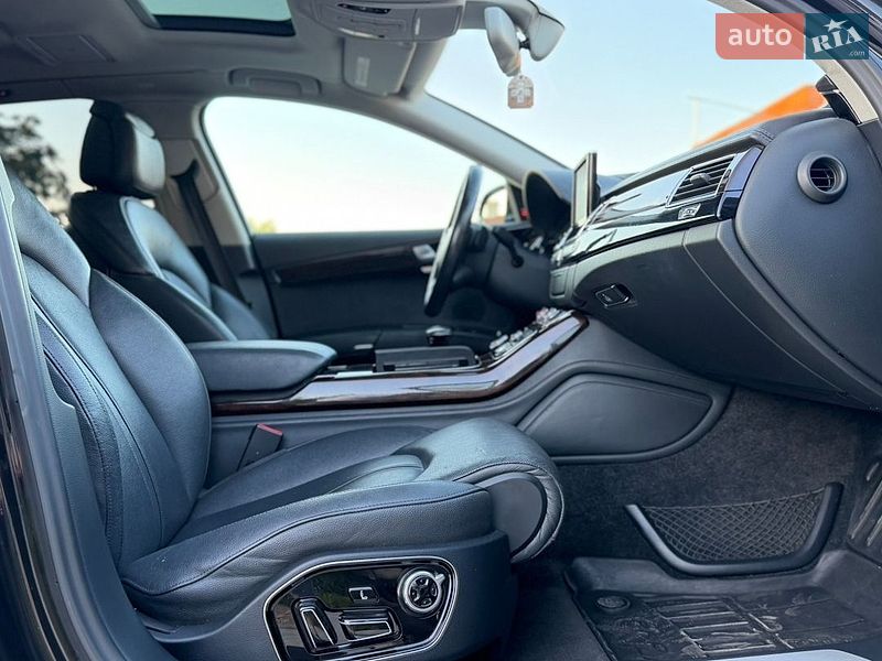 Седан Audi A8 2014 в Одесі