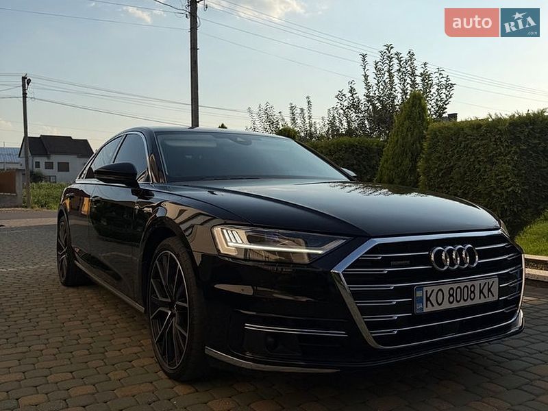 Седан Audi A8 2018 в Іршаві