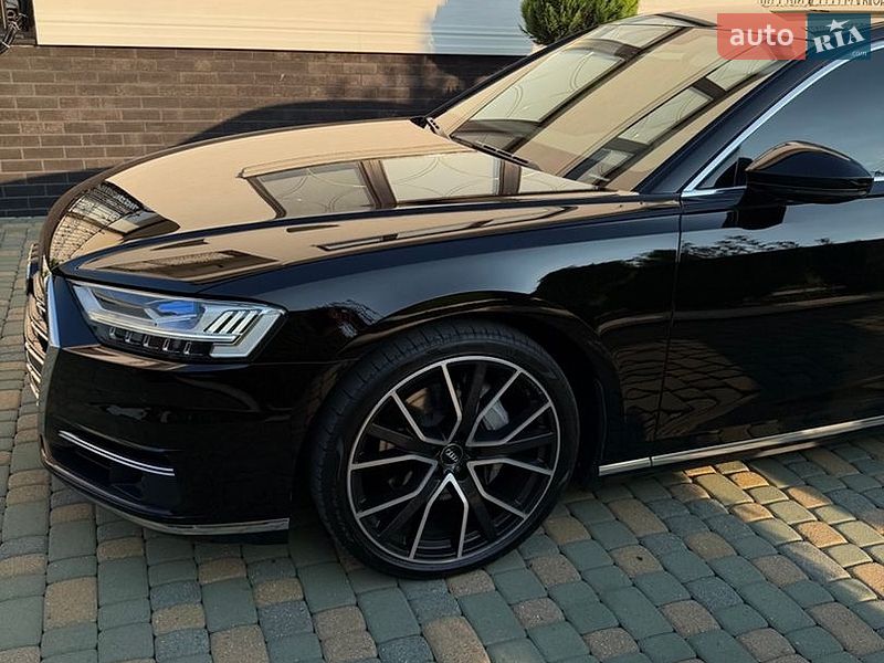 Седан Audi A8 2018 в Іршаві
