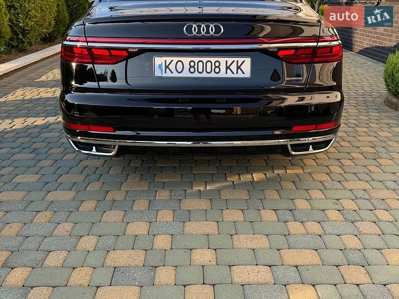 Седан Audi A8 2018 в Іршаві