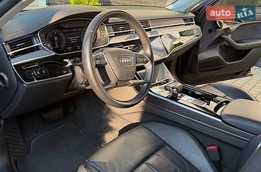 Седан Audi A8 2018 в Іршаві