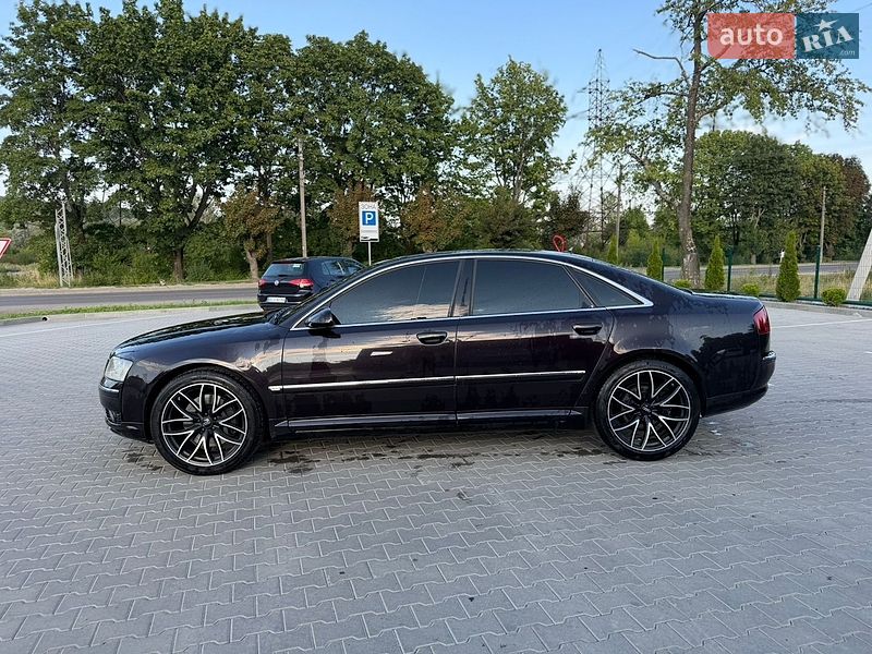 Седан Audi A8 2005 в Львові