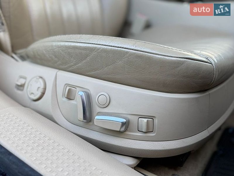 Седан Audi A8 2005 в Львові