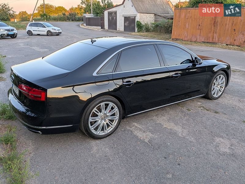 Седан Audi A8 2014 в Борисполі