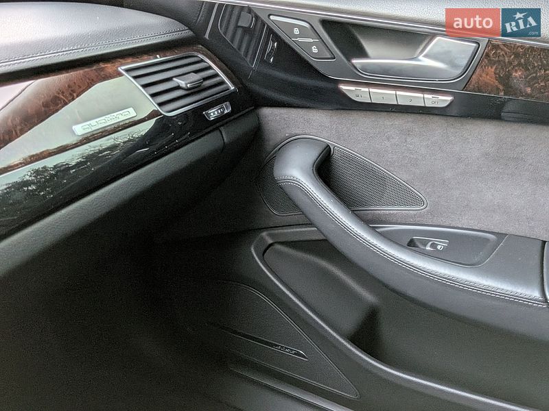 Седан Audi A8 2014 в Борисполі