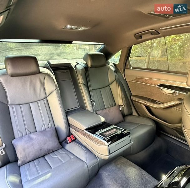 Седан Audi A8 2021 в Києві