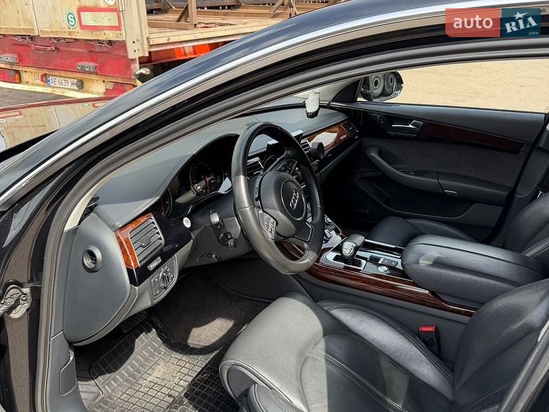 Седан Audi A8 2011 в Дніпрі