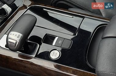 Седан Audi A8 2014 в Луцке