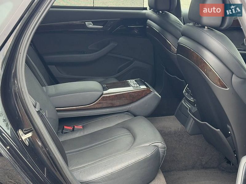 Седан Audi A8 2014 в Луцке