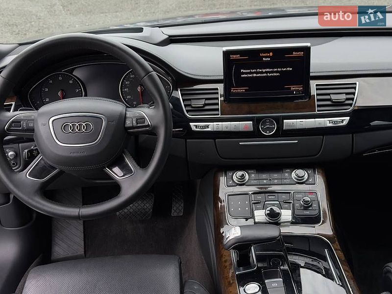 Седан Audi A8 2014 в Луцке
