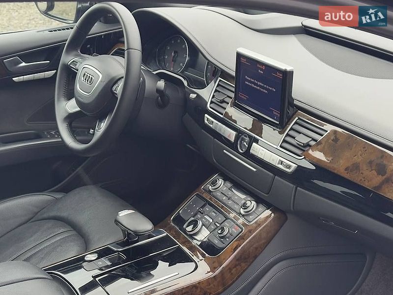 Седан Audi A8 2014 в Луцке