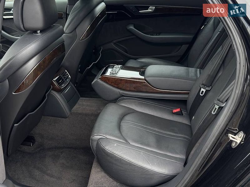 Седан Audi A8 2014 в Луцке