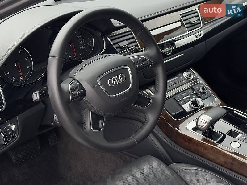 Седан Audi A8 2014 в Луцке