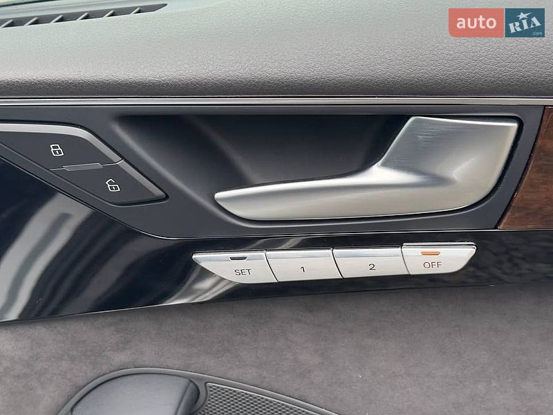 Седан Audi A8 2014 в Луцке