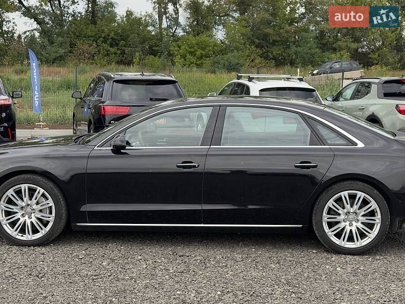 Седан Audi A8 2014 в Луцке