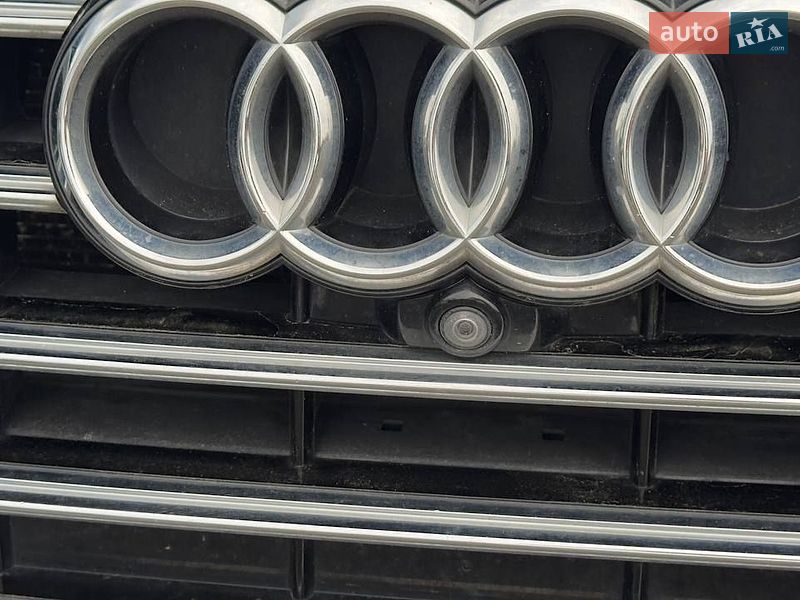 Седан Audi A8 2014 в Луцке