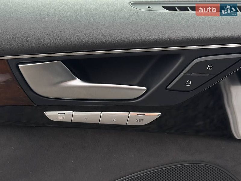 Седан Audi A8 2014 в Луцке